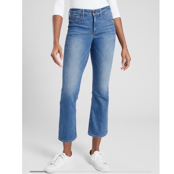 Athleta Pants - Athleta Sculptek Crop Kick Morro Wash Jeans